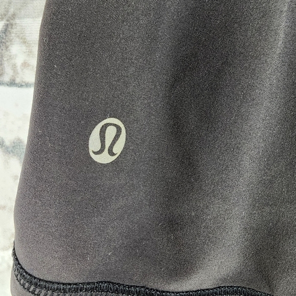 Lululemon Athletica Groovy Run Shorts Black Straightup Stripe Brisk Bloom Size 6 - Picture 5 of 12